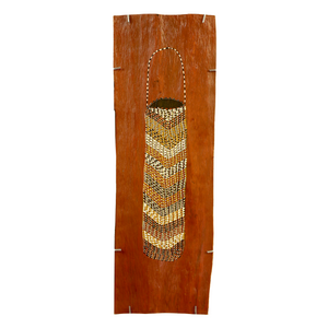 Peinture sur écorce "Bol'pu (Dillybag / Sac à Collecte)" de Muluymuluy Wirrpanda
