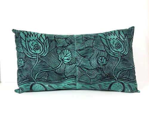 Coussin 'Water Lily Root / Racine de Nénuphar' de Jennifer Wurrkidj - Vert, 30x50cm