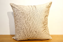 Cushion 'Kun-Kirh (Mud Ripples / Mud Ripple)' by Elizabeth Kandabuma - Iridescent Beige, 40x40cm